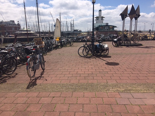 Vraag om openbare fietsenstalling Waddenpromenade