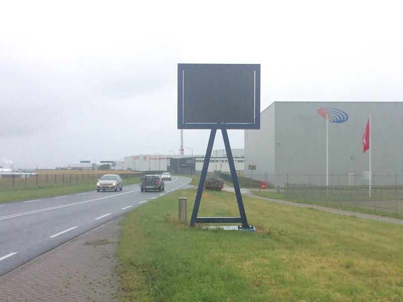 Defecte aankondigingsborden Zuidwalweg en Westerzeedijk een gemiste kans