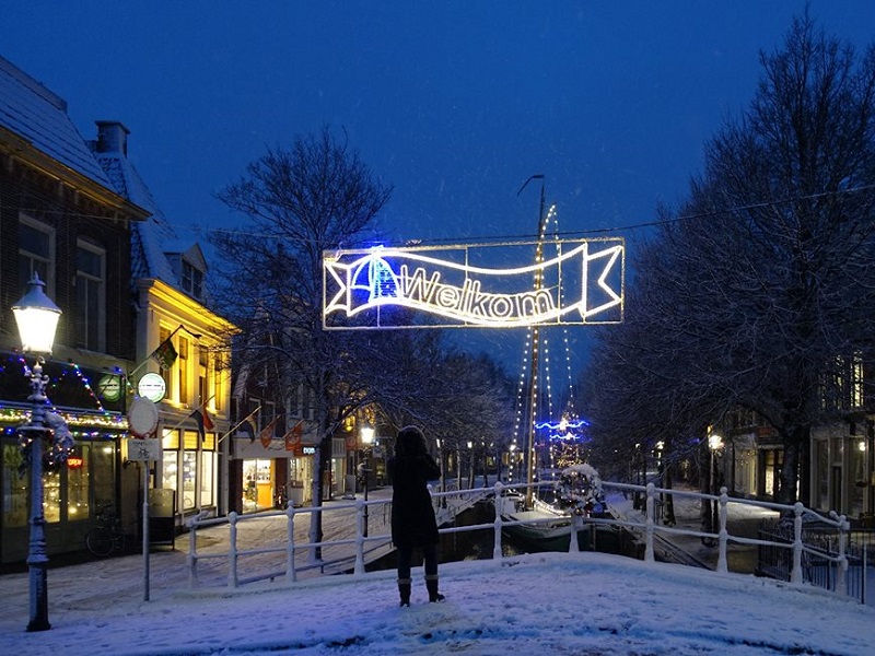 Harlinger binnenstad voorzien van feestelijke verlichting